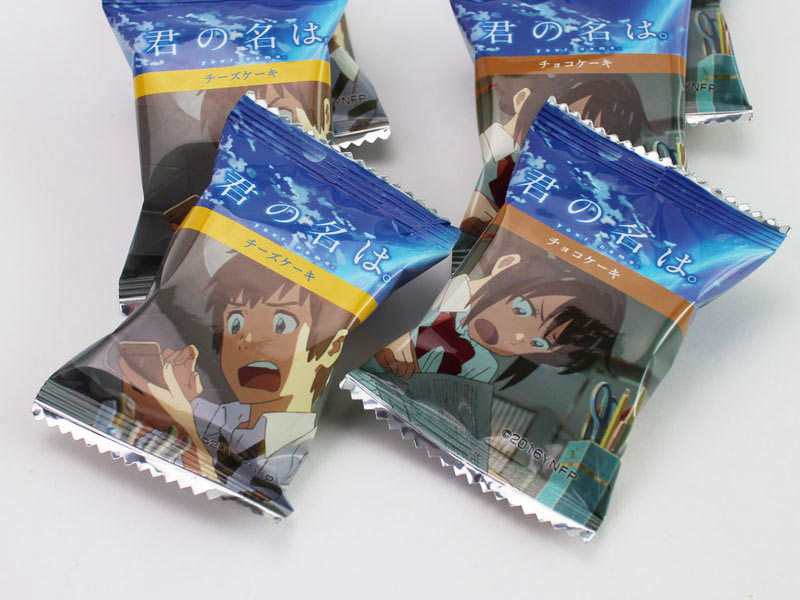 君の名は。チーズケーキ＆チョコケーキの個包装の写真