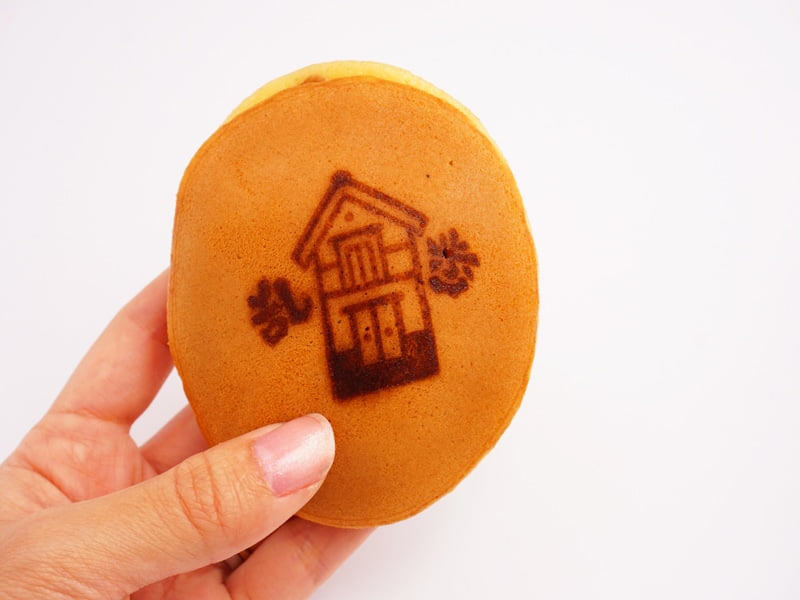 三原堂　蔵のどら焼き　中身の写真　焼印