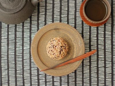 森のおはぎ 揚げごま黒米もち