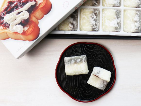 名古屋小倉ホイップ餅を開封した写真