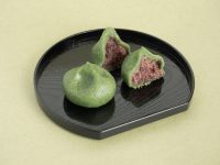 草餅の名前の由来や歴史とは？使う草の種類やよもぎ餅との違いも紹介