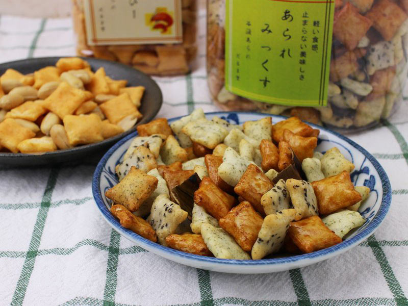 だるま堂谷汲あられ海老ピ―と種類の写真