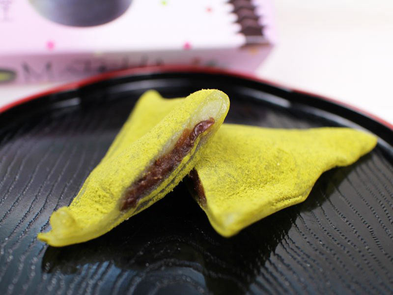 白心堂抹茶プチクレープ生八ッ橋の裏面表示のつぶあんのカット写真