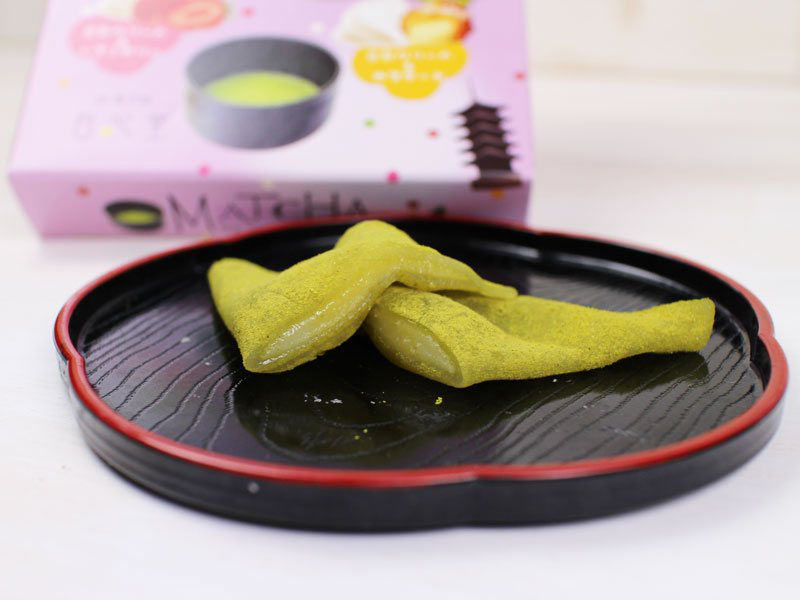 白心堂抹茶プチクレープ生八ッ橋の裏面表示のカスタードクリームのカット写真