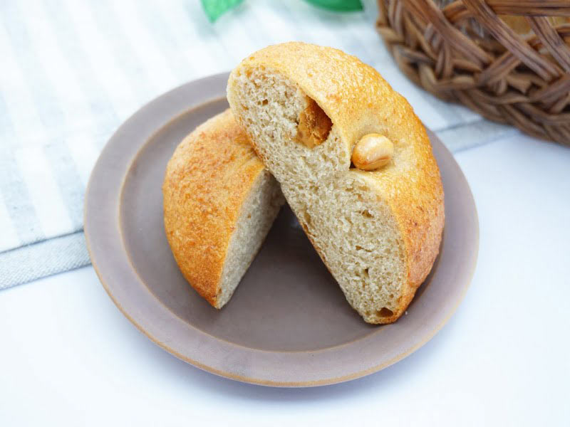 ベーグル屋ハル　黒糖ピーナッツバターベーグル　中身の写真　アップ