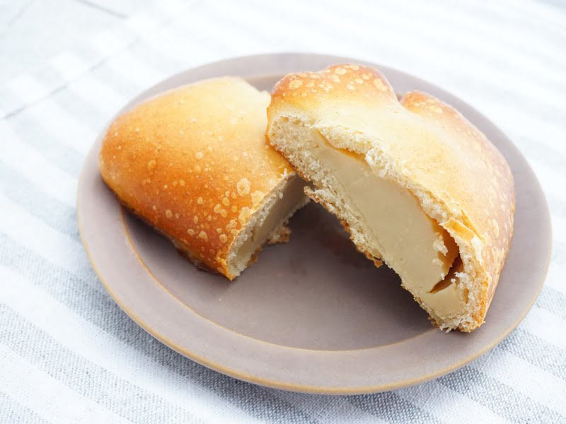 ベーグル屋ハル　豆乳クリームパン　中身の写真　アップ