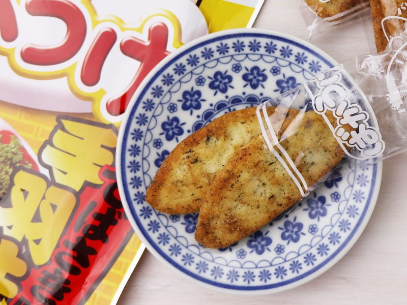 名古屋限定ばかうけ手羽先風味のアップの写真