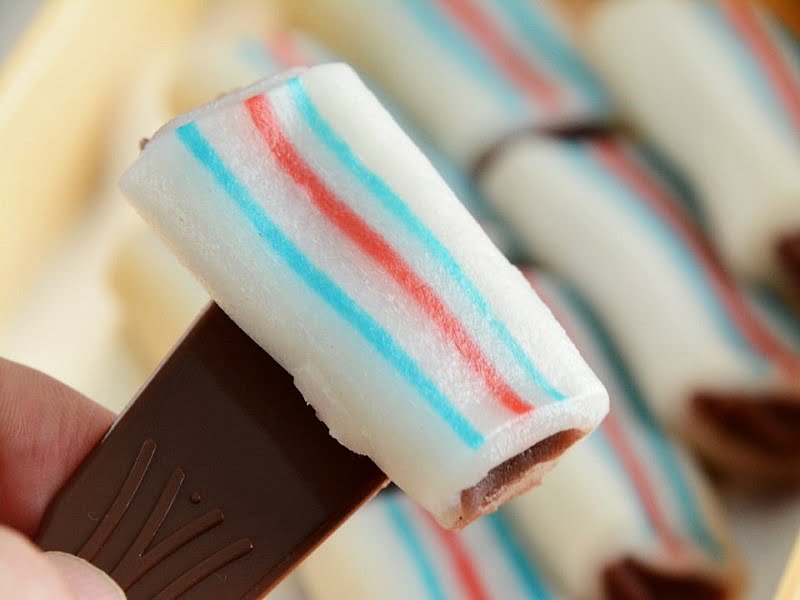 菱屋 糸切餅をへらですくったところ