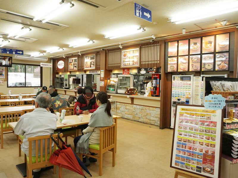 錦秋湖サービスエリアフードコート