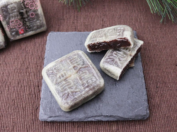 長島温泉蒸しきんつばを開封した写真