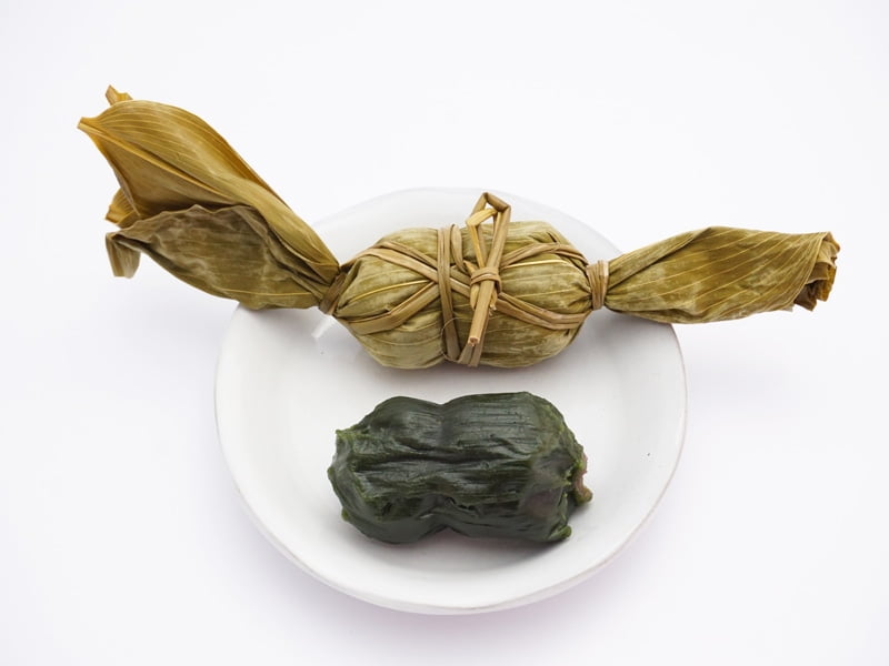 田中屋本店　笹だんご　こしあん　笹をはずした姿