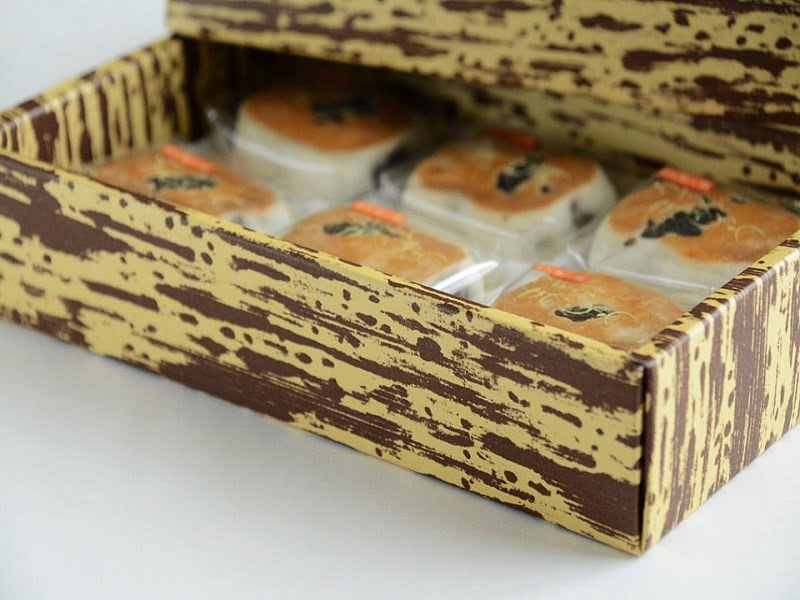 末広堂 うすかわまんじゅうの竹皮風パッケージ