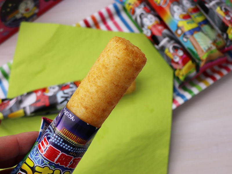 うまい棒えびマヨネ―ス味のアップの写真