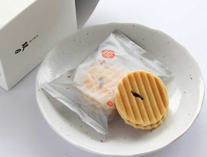 姫千寿せんべい(雪塩バニラ) 中身の写真