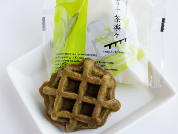 四万十茶楽々一番茶ワッフル　中身の写真