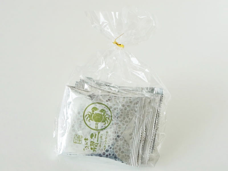 割烹白山 川蟹せんべい外装