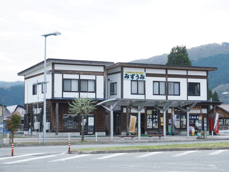 田沢湖駅お土産店1