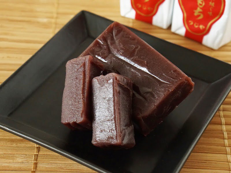 菓子司つじや 三杯もち 一口サイズ(赤あん)中身