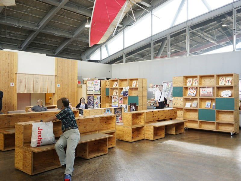 赤湯駅休憩スペース