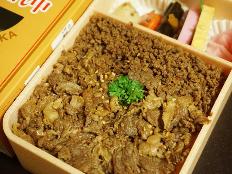 赤湯駅中身アップ