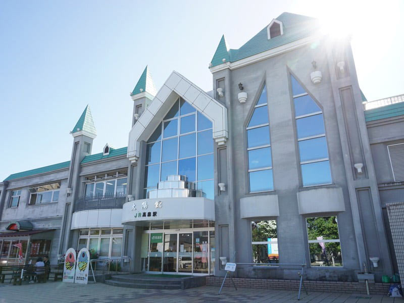 高畠駅外観