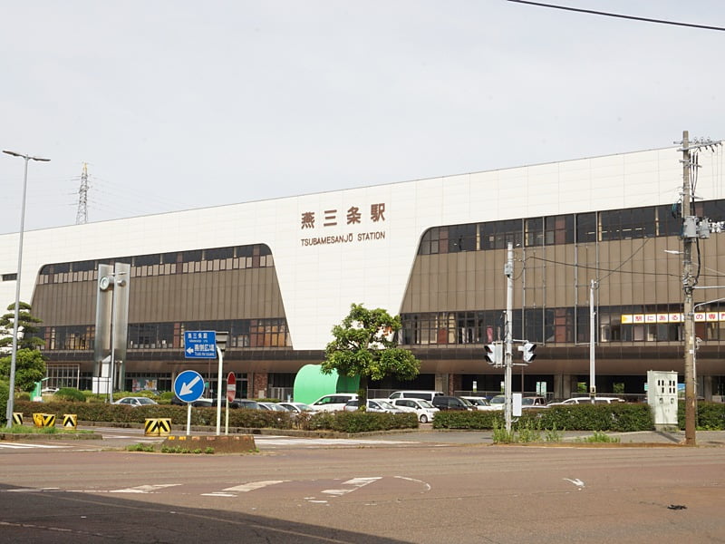 燕三条駅外観