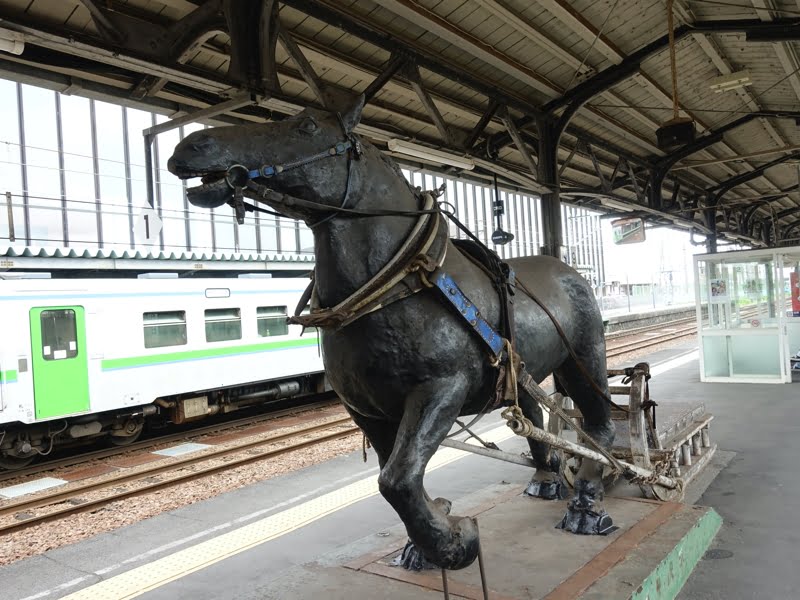 岩見沢駅の馬