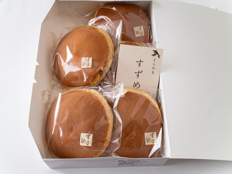 すずめやどら焼きの箱を開封したところ