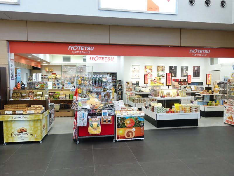 松山観光港のお土産売り場