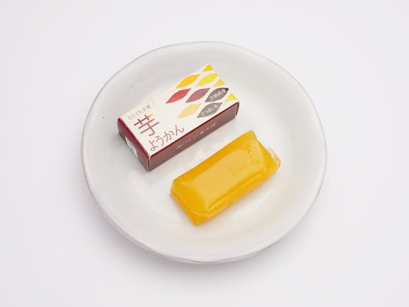 あさ川　ひとくち芋ようかん　お皿に出したところ