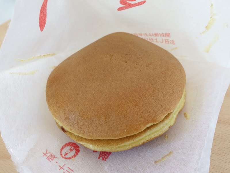 喜八洲総本舗の三笠を開封したときの様子