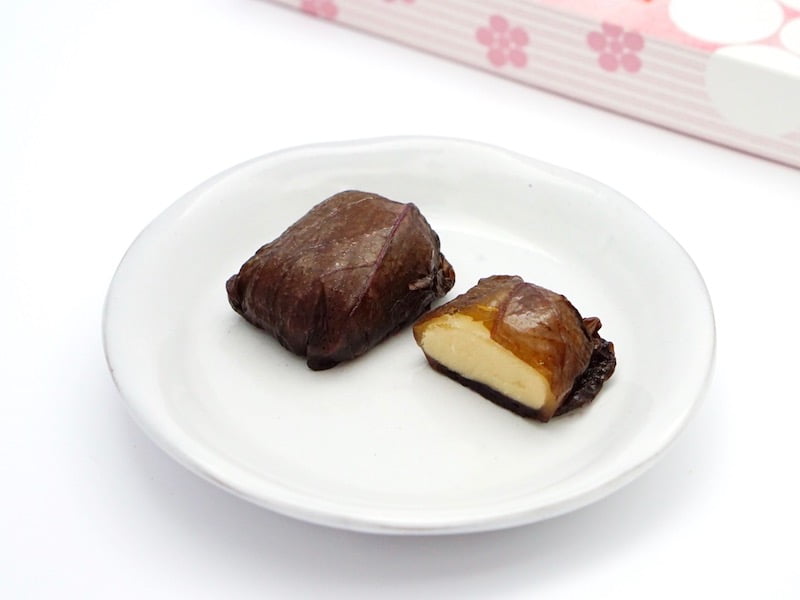 あさ川 水戸の梅 お皿に乗せたところ