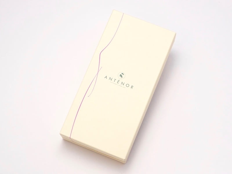 アンテノール レーズンサンド 外装