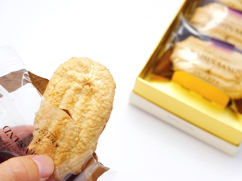 アンテノール レーズンサンド 個包装から出したところ
