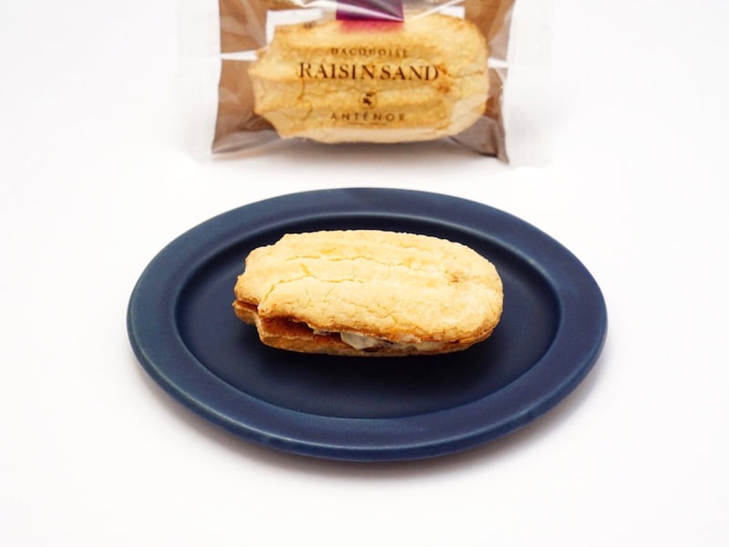 アンテノール レーズンサンド お皿に乗せたところ
