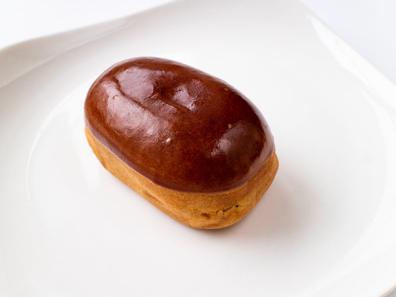 湖月堂 栗饅頭をお皿に乗せたところ