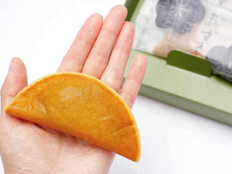 笹屋伊織　あずき餅　手に乗せたところ