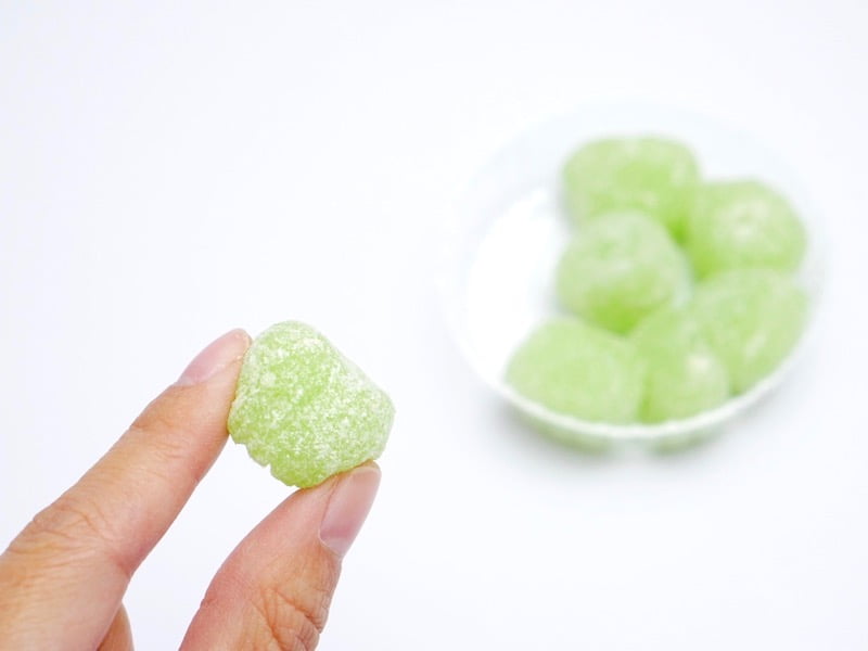 笹屋伊織　柚子羽二重　手で持った様子