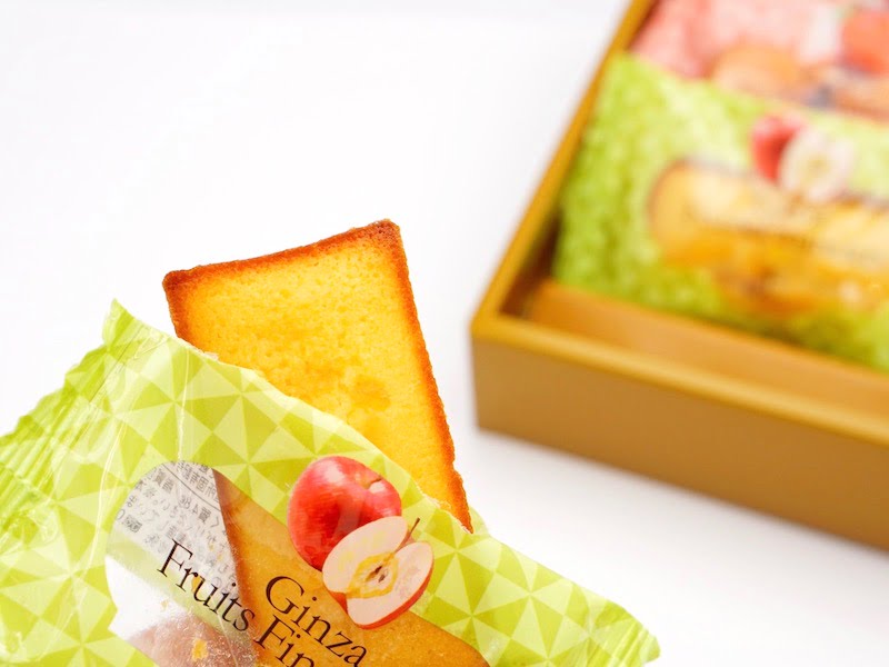 銀座千疋屋　銀座フルーツフィナンシェ　個包装から出したところ