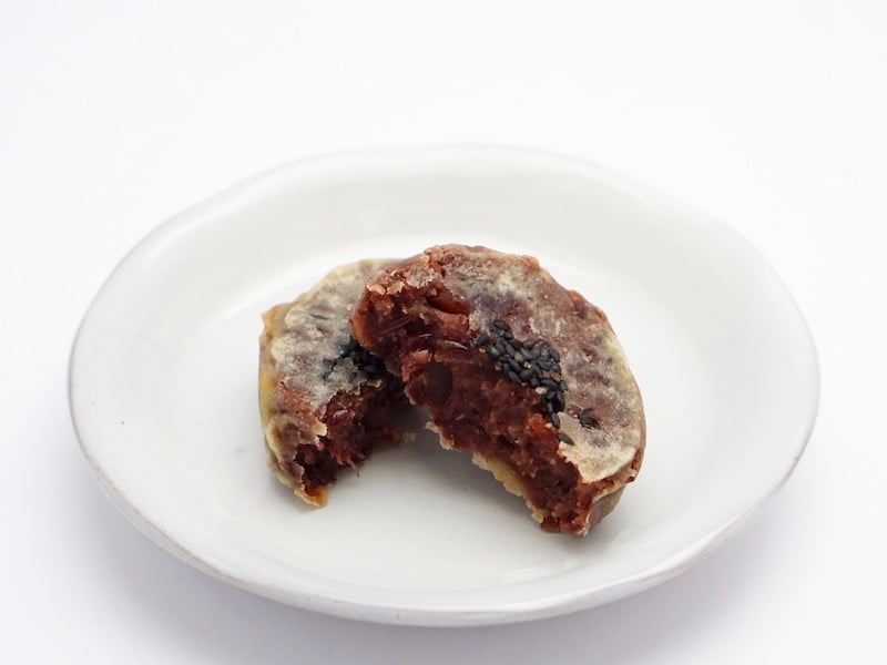 名代金鍔　きんつばを割ったところ