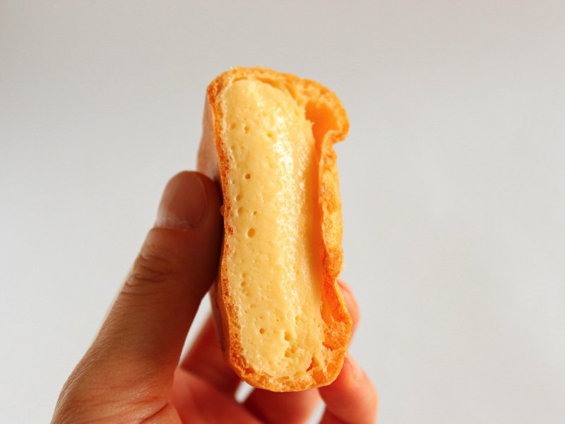 六花亭シュークリーム　断面縦