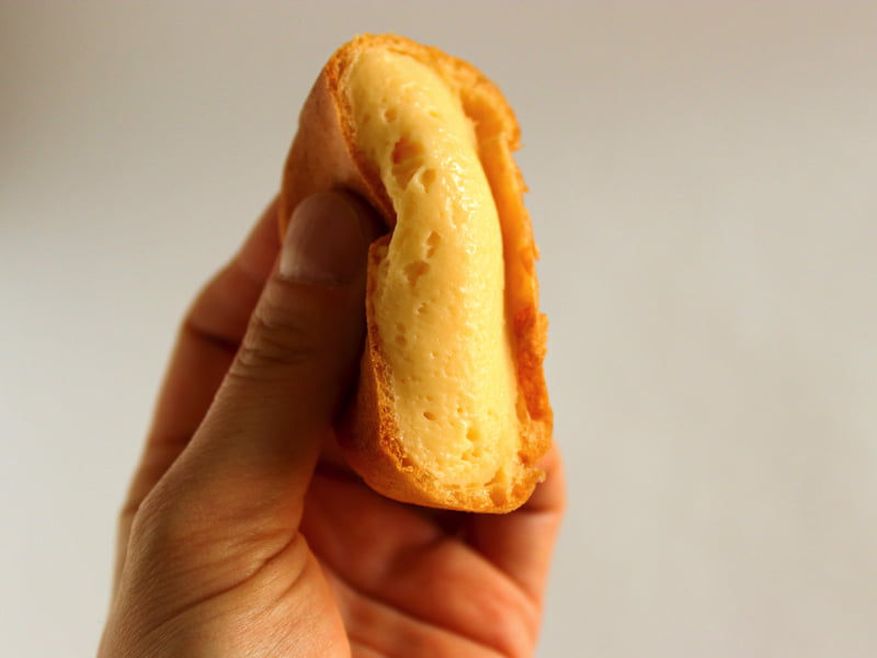 六花亭シュークリーム　断面縦02