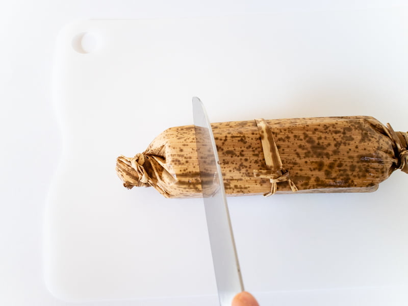 笹屋伊織どら焼を切るところ