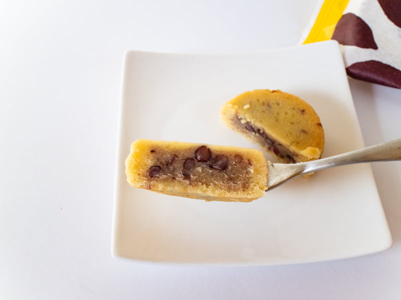 笹屋伊織すいーとぽてとを食べるところ