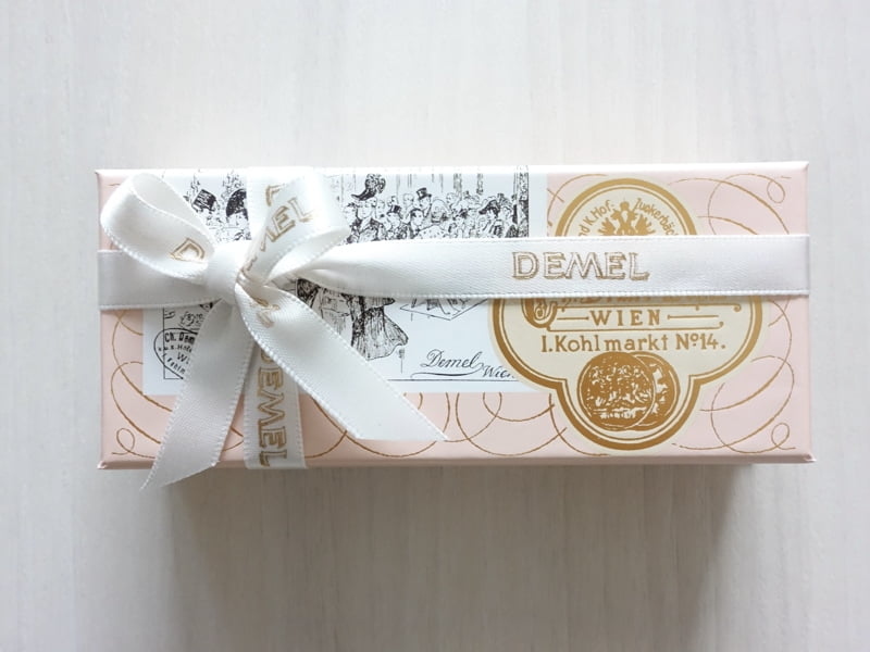 プレゼント包装されたデメルのトリュフ