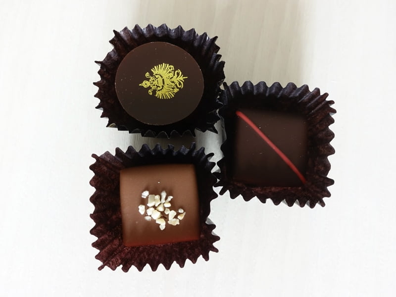 デメルのトリュフ チョコレートを取り出してみた