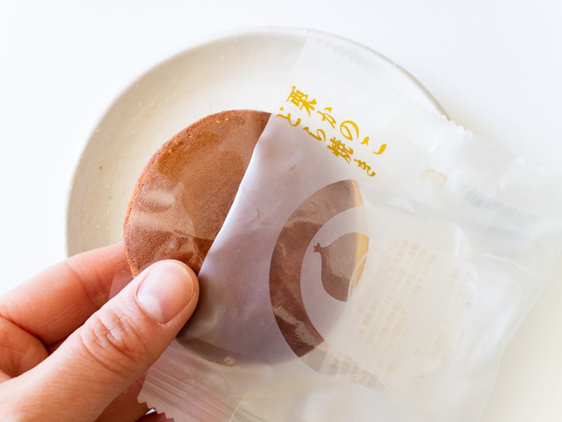 小布施堂 栗かのこどら焼き 開封したところ