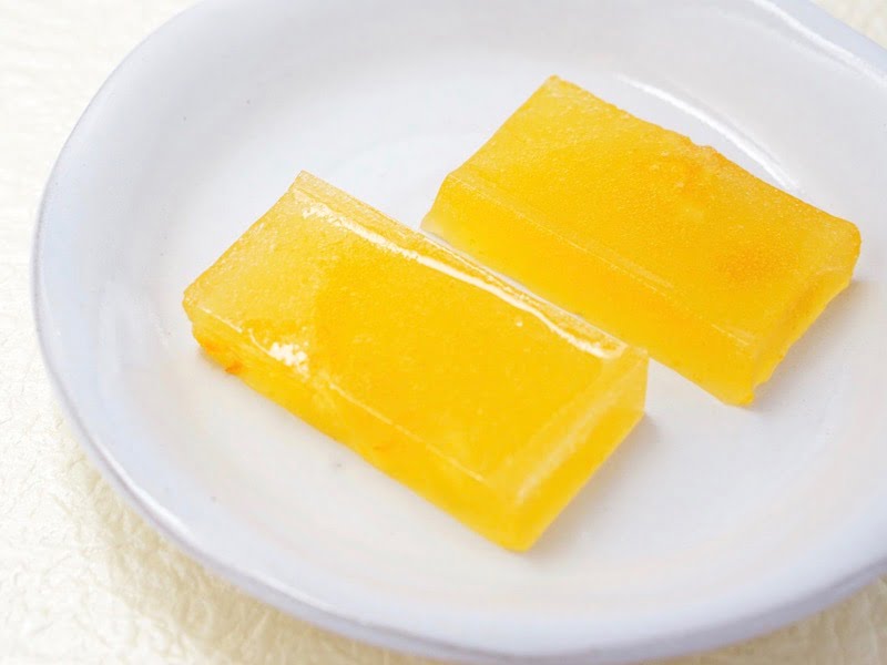 えがわ　水かんてん　お皿に乗せたところ