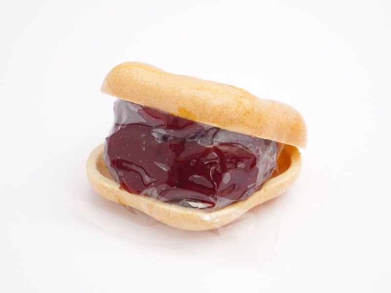 新正堂　切腹最中　透明なフィルムの様子