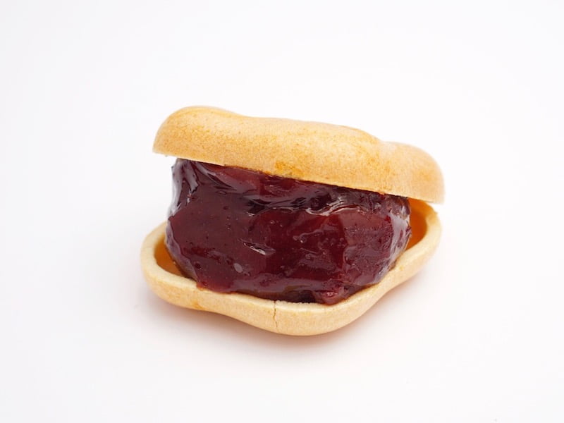 新正堂　切腹最中　正面から見たところ